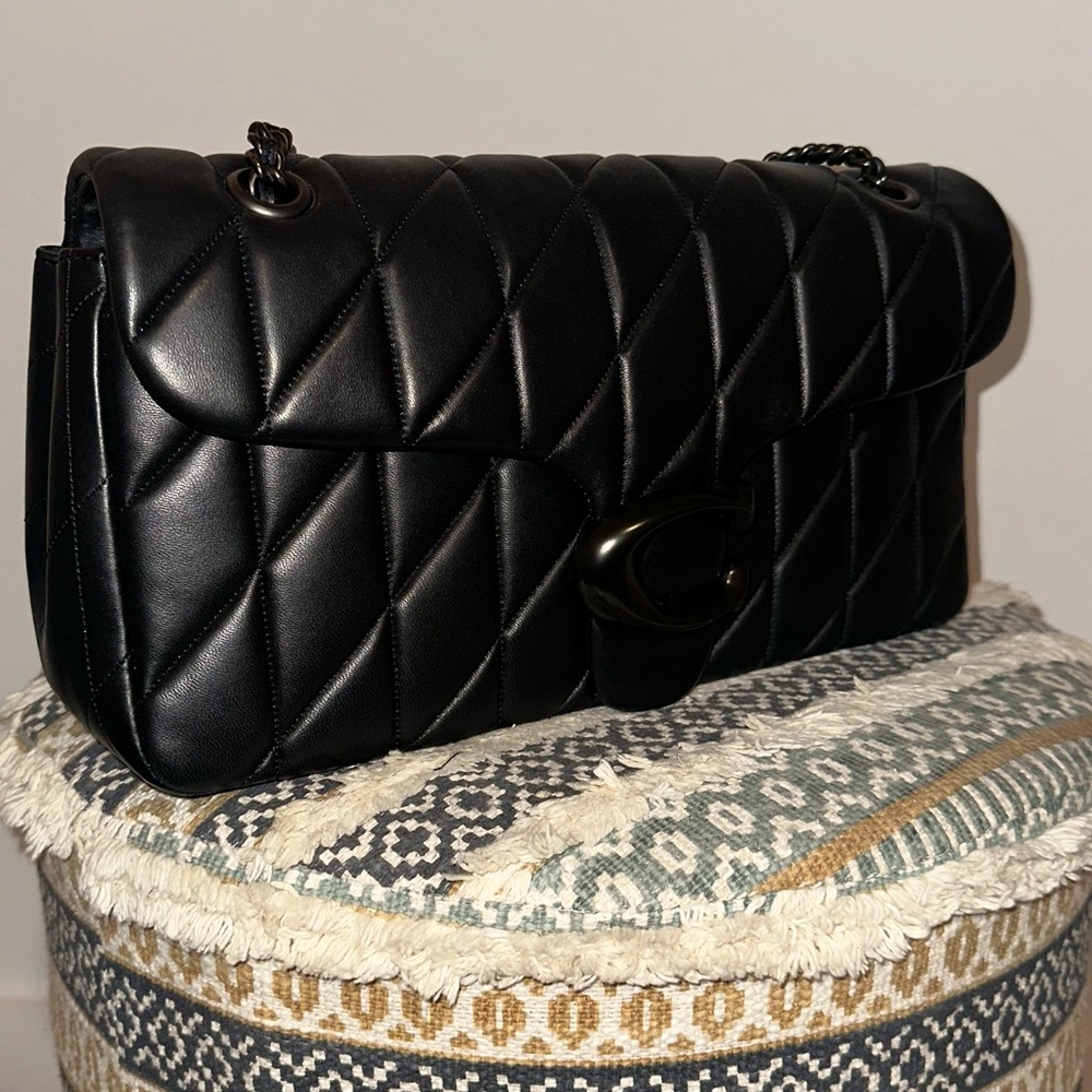 Tabby Shoulder Bag 33 With Pillow Quilting And Charms - Picture 2 of 7